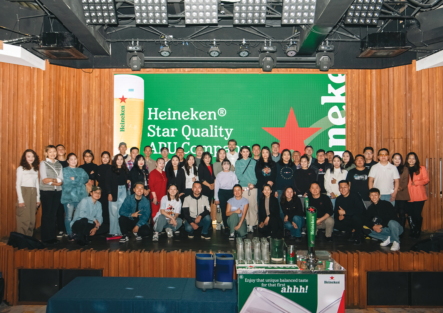 Үлкен дилдостар бейнеленген онлайн бейнелер